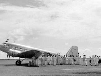 The first KNILM flight to the airfield Oelin near Bandjermasin, Kalimantan